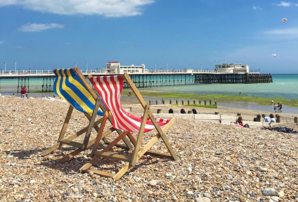 Lovely Bijou Loft Apt, One Road Back From The Sea Apartment Worthing Exterior photo